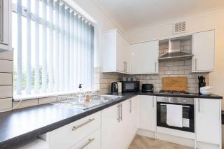 Spacious & Bright 3 Bedroom House in St Helens - 8
