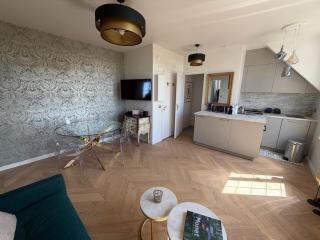 Appartement face à hôtel Royal, entièrement rénové, vue Royal et vue mer - 4