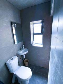 Cozy Apt - 15 Min Walk to Beach & 100 Mbps Wi-Fi - 4