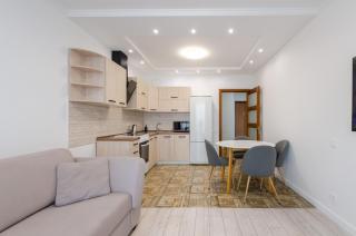 7-27 Kvartet, Vasyl Lypkivskyi 16g, Kyiv, railway station, metro nearby, panoramic city view, Petrovdom Apartment - 3