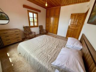 Authentic 5 Bedroom Stone Villa with Pool in Kathikas - 2