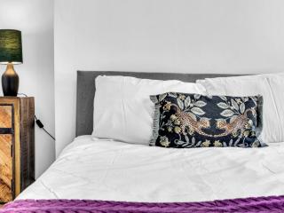 Anfield House - Liverpool Retreat 7 Bedroom Home - 4