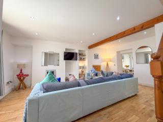 The Burrows - 3 Bedroom Holiday Home - Tenby - 6