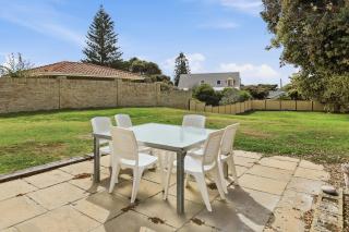 Family-Friendly Home Near Warnbro Beach - 9