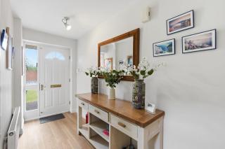 NEW! Large 4BR home by Shirestone Property, Driveway Parking, Near M40, Wifi - 4