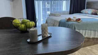Cozy Studio with Panoramic Windows 7 min to Sea - 8