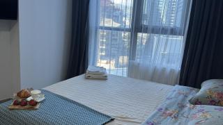 Cozy Studio with Panoramic Windows 7 min to Sea - 9