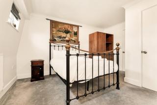 Spacious 3BR Home with Private Garden & Parking - 8