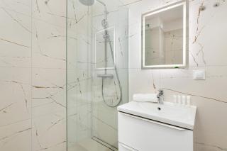 2-Bedroom Family Apartment with Parking and Balcony by Noclegi Renters - 7