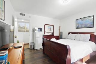 Charming Queen BR1Bath 2PPL/Private Suite - Holiday Home - 1