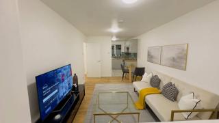 Elizabeth Line - Parking - WiFi - Sleeps 4 - 7