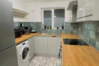 Elizabeth Line - Parking - WiFi - Sleeps 4 - 6