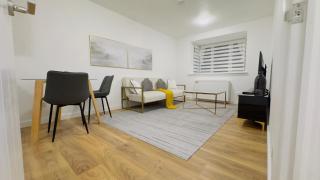 Elizabeth Line - Parking - WiFi - Sleeps 4 - 4