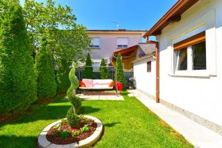 House Nicol 2426 - 7