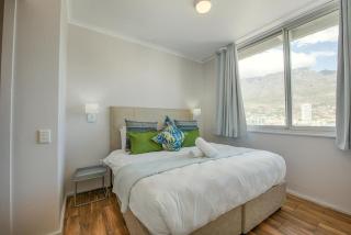 Central Two-Bedroom Apartment with Scenic Mountain - 4