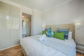 Central Two-Bedroom Apartment with Scenic Mountain - 1