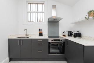 One Bedroom Retreat in Prime Location - Pass the Keys - 6