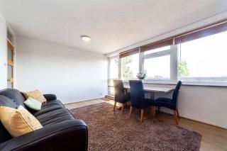 Spacious 3-Bedroom Duplex in Wimbledon with Easy Central London Access - 6
