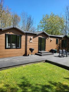 Cherry Tree Lodge with Hot Tub near Alton Towers - 8