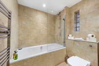 Small 1 bedroom flat - 4