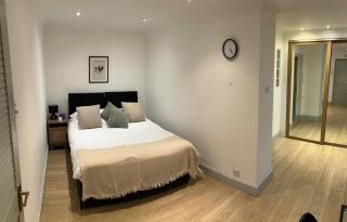 Small 1 bedroom flat - 6