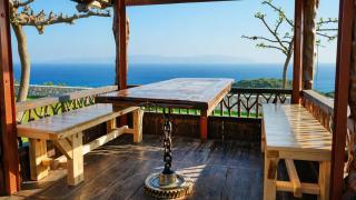 Artsy Wooden Cottage - 6