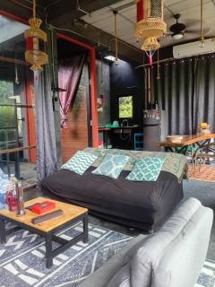 Private Room Crystal Jungle House- King Bed-Private Bathroom - Roof Top - 8