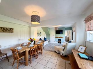 Maytree Cottage - 4 Bedroom Holiday Home - Tenby - 9