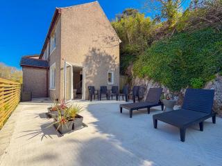 Maytree Cottage - 4 Bedroom Holiday Home - Tenby - 8