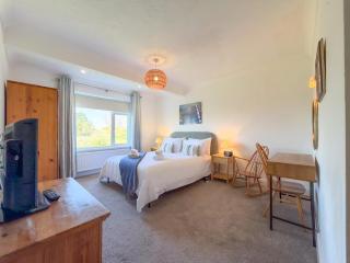 Maytree Cottage - 4 Bedroom Holiday Home - Tenby - 4