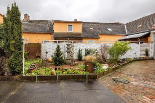 Familienhaus mit riesigem Garten - 7