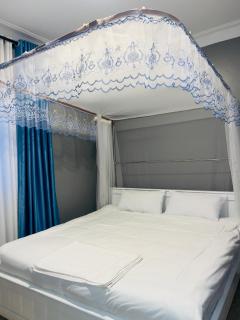 Rover's Inn Entebbe - 8