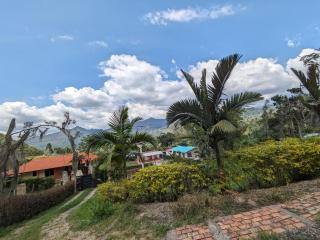 Piscina Privada, Zona parrillas, 8 min del Pueblo, Parqueadero Cubierto - 2