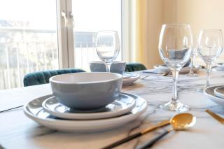DONALD'S Townhouse - INVOICE and REDUCED PRICE only via ORION SHORT STAYS DUNDEE, 4 Room, 3 bath, Ring Road Access, Fully Equipped, Free Parking - Freshly Renovated and ONLY 12 Mins to STANNERGATE Ports - Dundee - 5