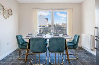 DONALD'S Townhouse - INVOICE and REDUCED PRICE only via ORION SHORT STAYS DUNDEE, 4 Room, 3 bath, Ring Road Access, Fully Equipped, Free Parking - Freshly Renovated and ONLY 12 Mins to STANNERGATE Ports - Dundee - 9