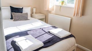 The Canal House 2BR Central Garden Parking - 8
