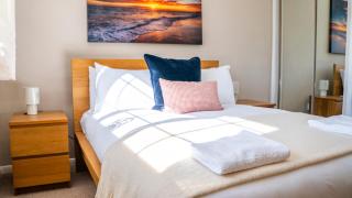 The Canal House 2BR Central Garden Parking - 3