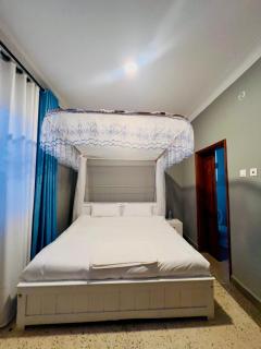 Rover's Inn Entebbe - 2