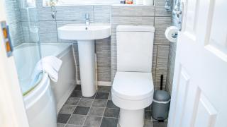The Canal House 2BR Central Garden Parking - 4