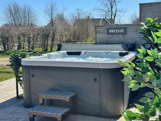 Udda boende med wow-känsla och spabad på terrassen! - 0