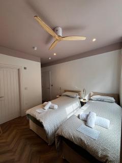 New! Seaview Apartment on Torquay Harbour - 8