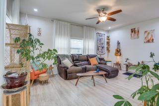 Boho Home w/ Deck & Yard in Republic, Pets Welcome - 9