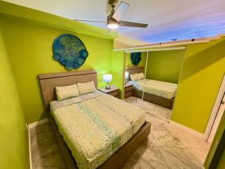 Island Couples Retreat - 1 Bed Condo in Red Hook - 8