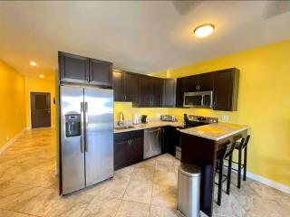 Island Couples Retreat - 1 Bed Condo in Red Hook - 5