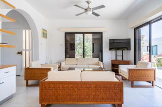 3BR Family House w/ Pool & Parking near Beach - 9