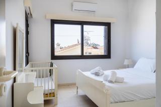 3BR Family House w/ Pool & Parking near Beach - 2