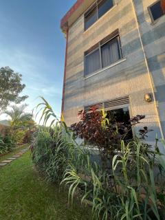 Rover's Inn Entebbe - 3