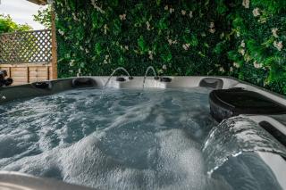 Sun Set House With Hot Tub - 0