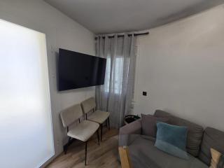 Comfort Stay-Private Apartment Near Barcelona, Airport - 9