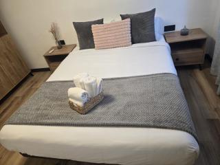 Comfort Stay-Private Apartment Near Barcelona, Airport - 2